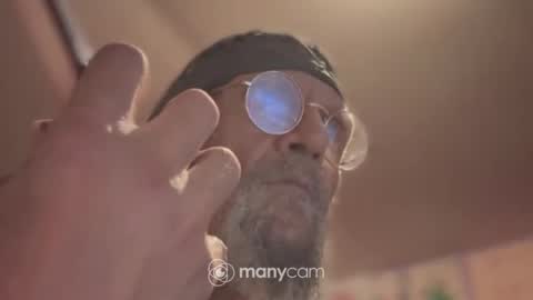 Snapshot of johnnyshung1 chatting on 12.30.24 johnnyshung1 online show from 12.30.24