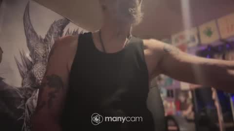 Snapshot of johnnyshung1 chatting on 01.06.25 johnnyshung1 online show from 01.06.25