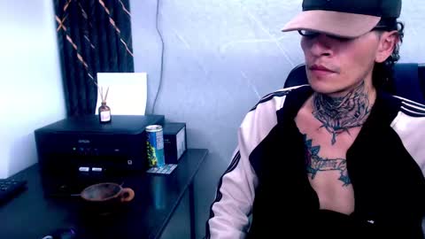 Snapshot of johnsonisaac94_ chatting on 02.19.25 johnsonisaac94  online show from 02.19.25