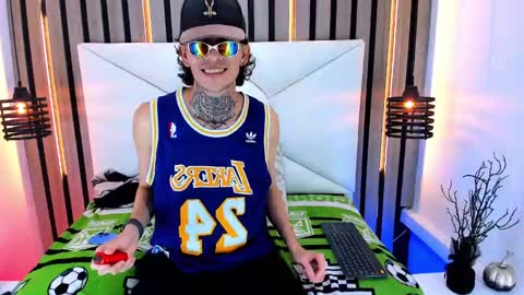 Snapshot of johnsonisaac94_ chatting on 03.05.25 johnsonisaac94  online show from 03.05.25