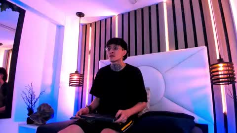 Snapshot of johnsonisaac94_ chatting on 09.26.25 johnsonisaac94  online show from 09.26.25