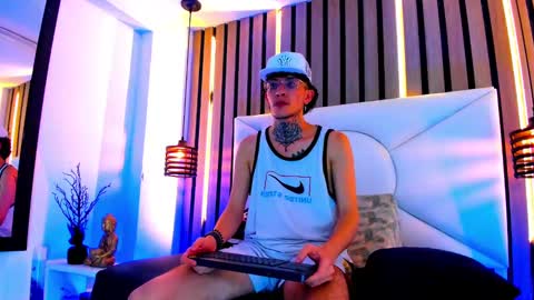 Snapshot of johnsonisaac94_ chatting on 10.15.25 johnsonisaac94  online show from 10.15.25