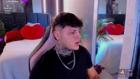 Snapshot of johny_multicum chatting on 09.09.25 Johny online show from 09.09.25