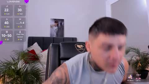 Snapshot of johny_multicum chatting on 10.29.25 Johny online show from 10.29.25