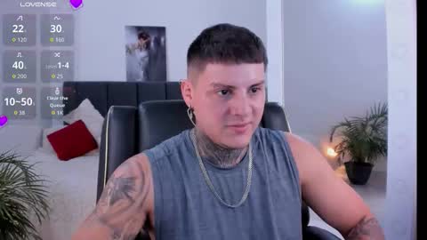 Snapshot of johny_multicum chatting on 10.31.25 Johny online show from 10.31.25