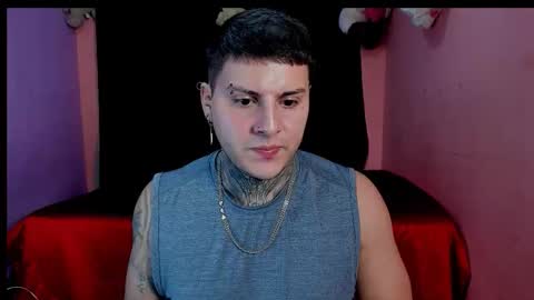 Snapshot of johny_multicum chatting on 11.08.25 Johny online show from 11.08.25