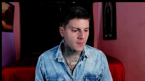 Snapshot of johny_multicum chatting on 11.21.25 Johny online show from 11.21.25