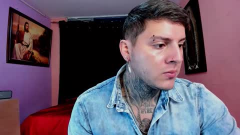 Snapshot of johny_multicum chatting on 11.28.25 Johny online show from 11.28.25