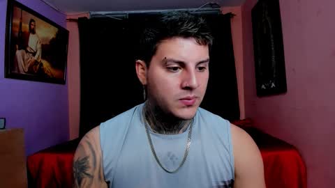 Snapshot of johny_multicum chatting on 12.05.25 Johny online show from 12.05.25