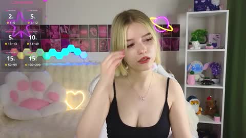 Snapshot of joice_queen chatting on 02.19.25 Paula online show from 02.19.25