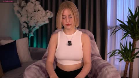 Snapshot of joice_queen chatting on 09.29.25 Paula online show from 09.29.25