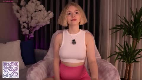 Snapshot of joice_queen chatting on 10.09.25 Paula online show from 10.09.25