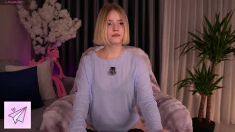 Snapshot of joice_queen chatting on 10.20.25 Paula online show from 10.20.25