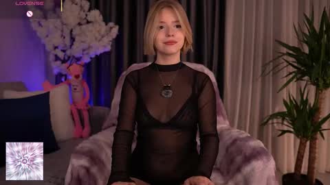 Snapshot of joice_queen chatting on 10.25.25 Paula online show from 10.25.25