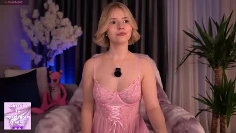 Snapshot of joice_queen chatting on 11.15.25 Paula online show from 11.15.25