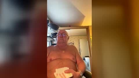 Snapshot of jojo60000529566 chatting on 12.16.25 jojo60000529566 online show from 12.16.25