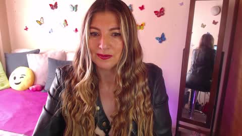 Jolie Mature online show from 01.26.25