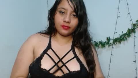 Snapshot of jonnes_julita_ chatting on 11.28.25 Julita online show from 11.28.25