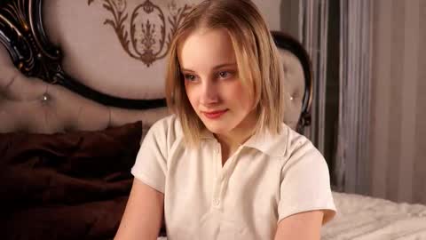 Snapshot of jonnienita chatting on 02.22.26 Alice online show from 02.22.26