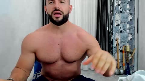 Snapshot of joshuamuscle69 chatting on 11.14.25 joshuamuscle69 online show from 11.14.25