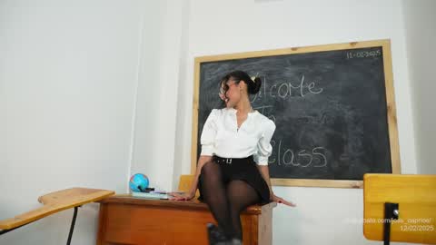 Snapshot of joss_caprice chatting on 02.12.25 Joss online show from 02.12.25