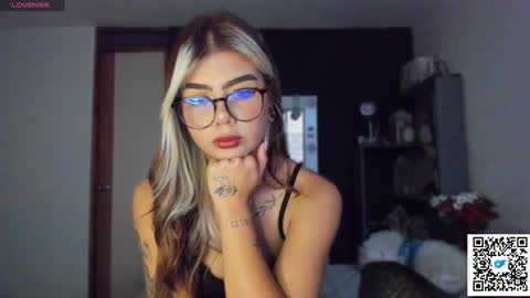 josephine   independent model    online show from 01.11.25