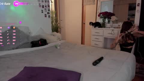 josephine   independent model    online show from 02.05.25