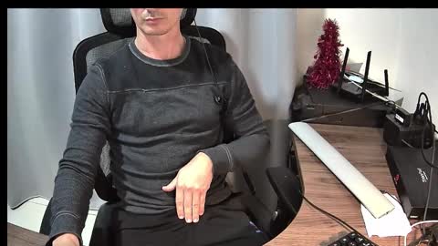 Snapshot of joven322 chatting on 12.16.25 Matias online show from 12.16.25