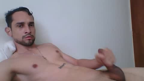 Snapshot of jovenvergonguapo09 chatting on 03.07.25 Van Helsing online show from 03.07.25