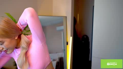 Snapshot of joybunny chatting on 03.08.25 joybunny online show from 03.08.25