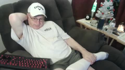 Snapshot of jpmel99 chatting on 12.29.24 jpmel99 online show from 12.29.24