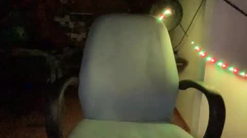 Snapshot of jraiven chatting on 12.23.24 Soy Rai online show from 12.23.24