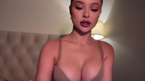 Jennie and Sophia online show from 01.26.25