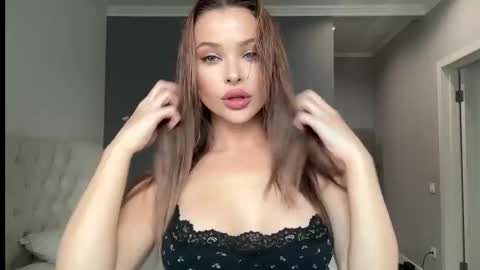 Jennie and Sophia online show from 10.09.25