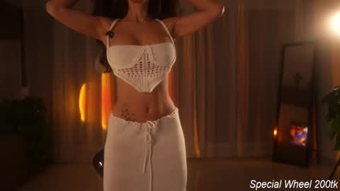 Snapshot of jseductiveart chatting on 12.20.25 Jennifer Diaz online show from 12.20.25