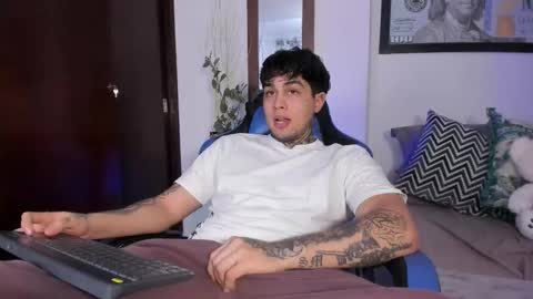 juan_alvarez18 online show from 11.19.25