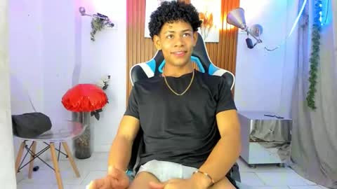 Snapshot of juan_contreras7 chatting on 09.29.25 juan_contreras7 online show from 09.29.25