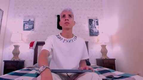 J U A N   L O V E R S online show from 12.02.24