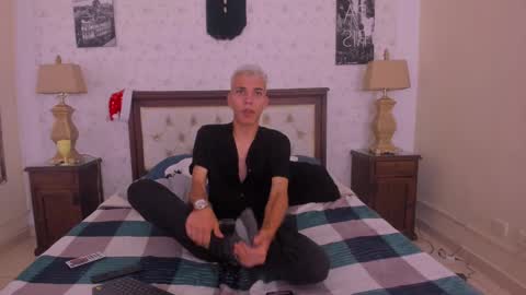 J U A N   L O V E R S online show from 12.03.24