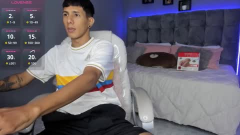 Snapshot of juan_zabala chatting on 09.10.25 Juan online show from 09.10.25