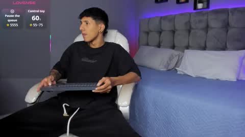 Snapshot of juan_zabala chatting on 10.02.25 Juan online show from 10.02.25