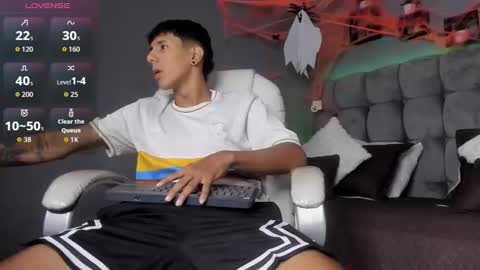 Snapshot of juan_zabala chatting on 10.10.25 Juan online show from 10.10.25