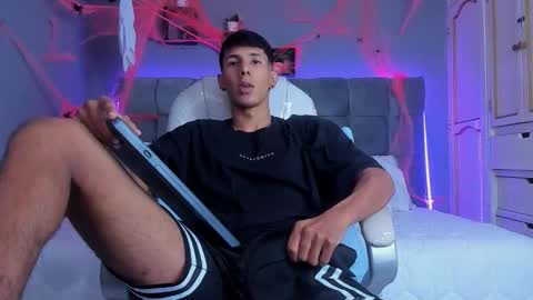 Snapshot of juan_zabala chatting on 10.18.25 Juan online show from 10.18.25