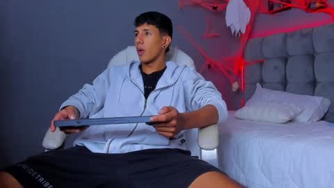 Snapshot of juan_zabala chatting on 10.26.25 Juan online show from 10.26.25