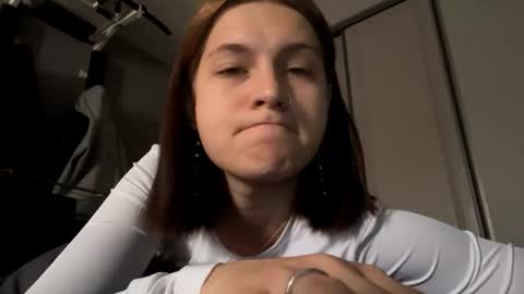 Snapshot of juanastrefeler chatting on 10.17.25 Lola online show from 10.17.25