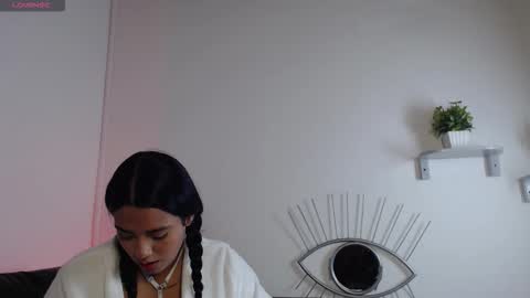 Snapshot of juanita_angell chatting on 11.20.25 GE online show from 11.20.25