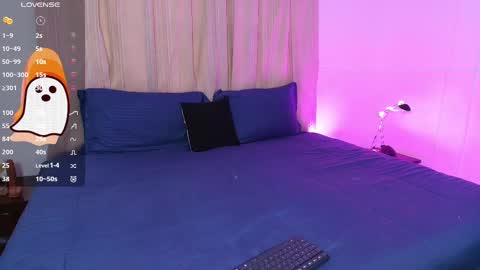 Snapshot of juanitablue chatting on 10.15.25 Blue online show from 10.15.25