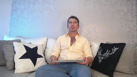Snapshot of juank_fit45 chatting on 10.03.25 Juan k online show from 10.03.25