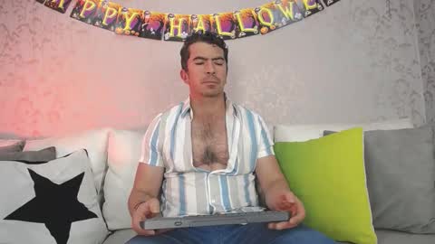 Snapshot of juank_fit45 chatting on 10.21.25 Juan k online show from 10.21.25