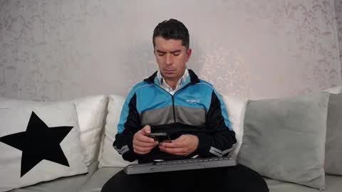 Snapshot of juank_fit45 chatting on 11.04.25 Juan k online show from 11.04.25